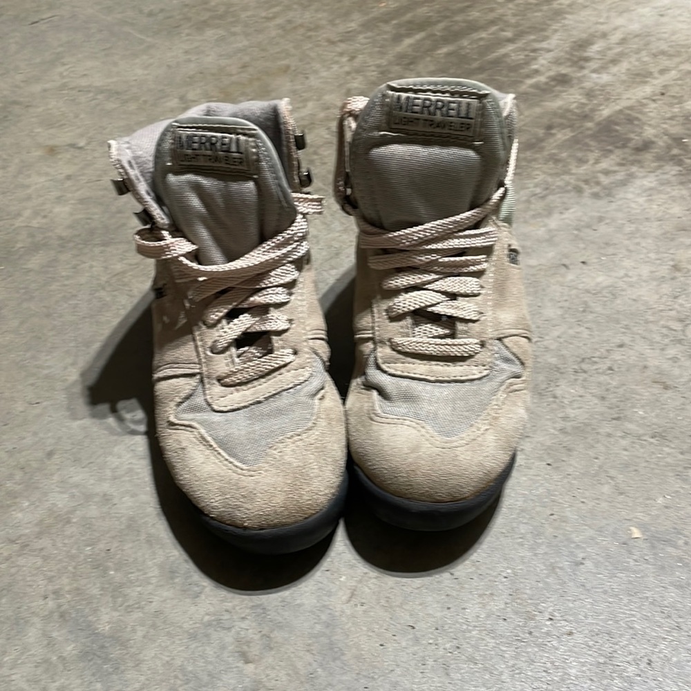 Merrell Light Traveler Hiking Suede Boots size 7